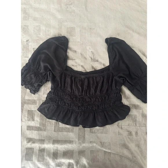 Urban Outfitters Shirt Womens Large Black Smocked Puff Sleeve Crop Top Blouse - Picture 2 of 14